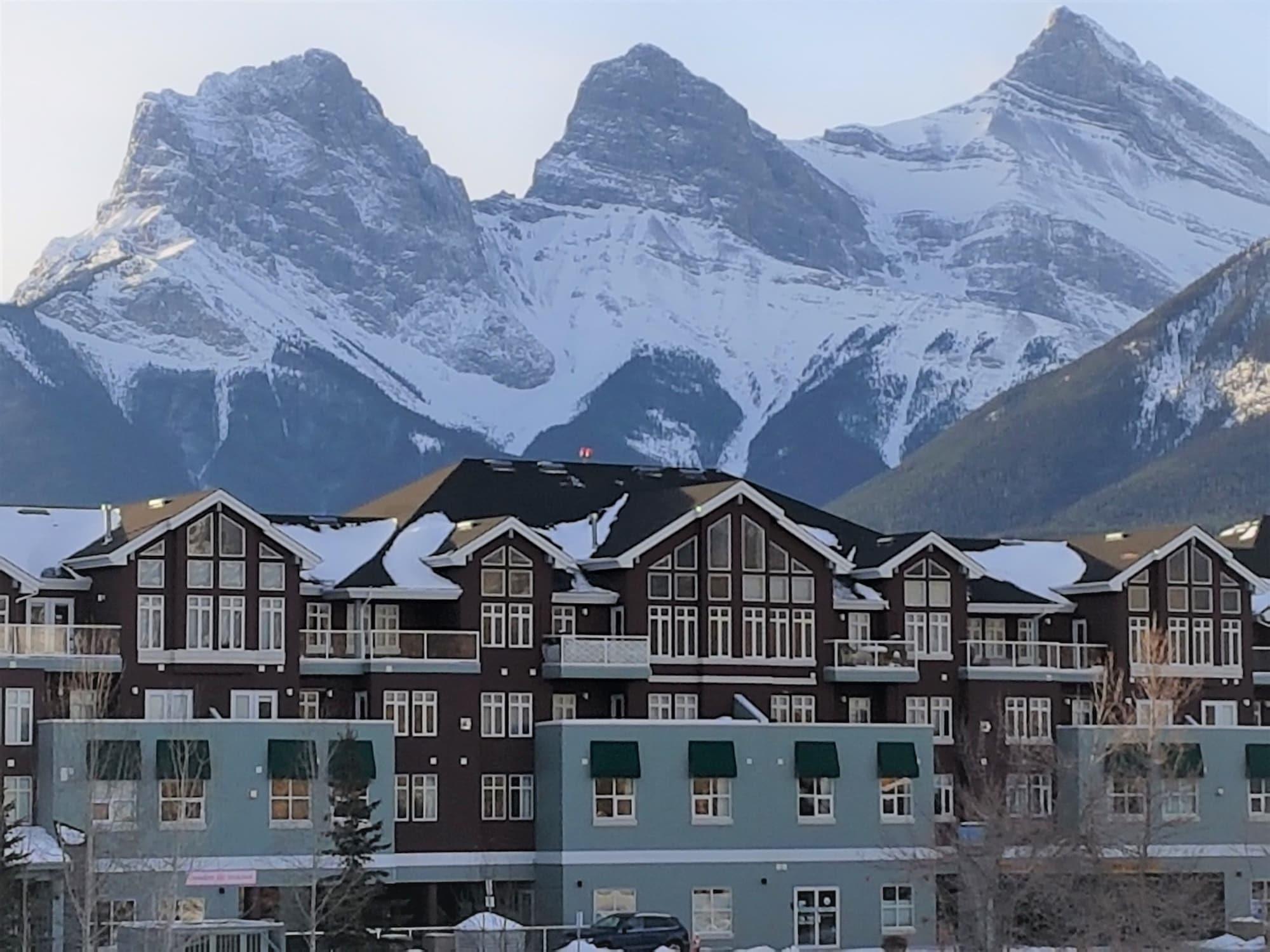 Sunset Mountain Inn Canmore Exterior foto