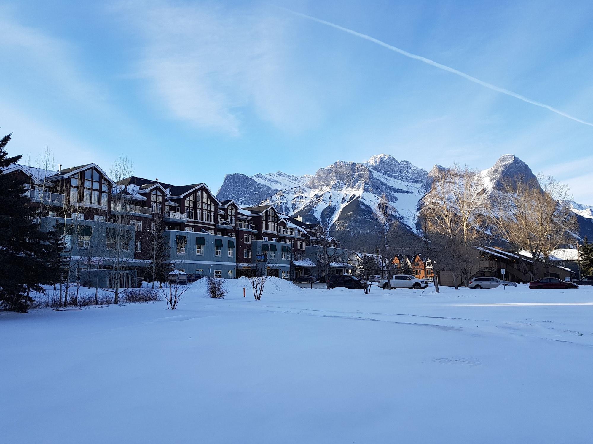 Sunset Mountain Inn Canmore Exterior foto