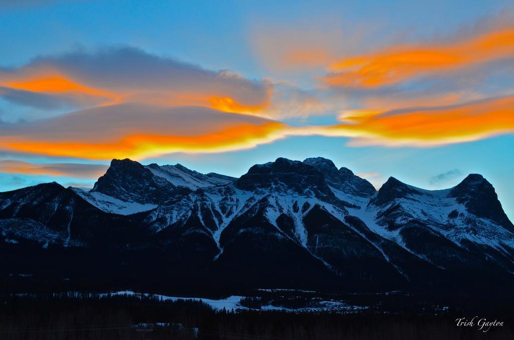 Sunset Mountain Inn Canmore Exterior foto