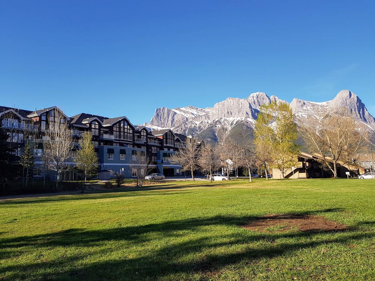 Sunset Mountain Inn Canmore Exterior foto